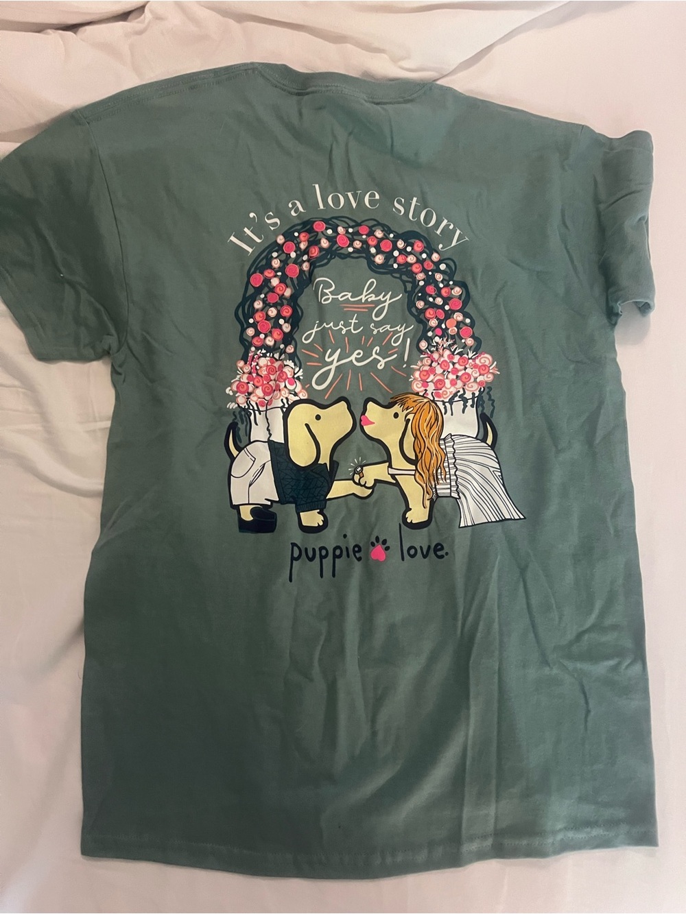 Puppie Love Women's Green 'It's a Love Story' Short Sleeve Tee